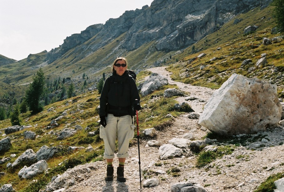 På väg ner mot Rifugio Palmieri och Croda da Lago