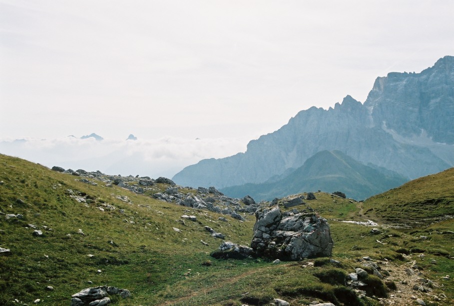 Forcella Col Duro. Forcella di Val d’Arcia, 2476m i bakgrunden