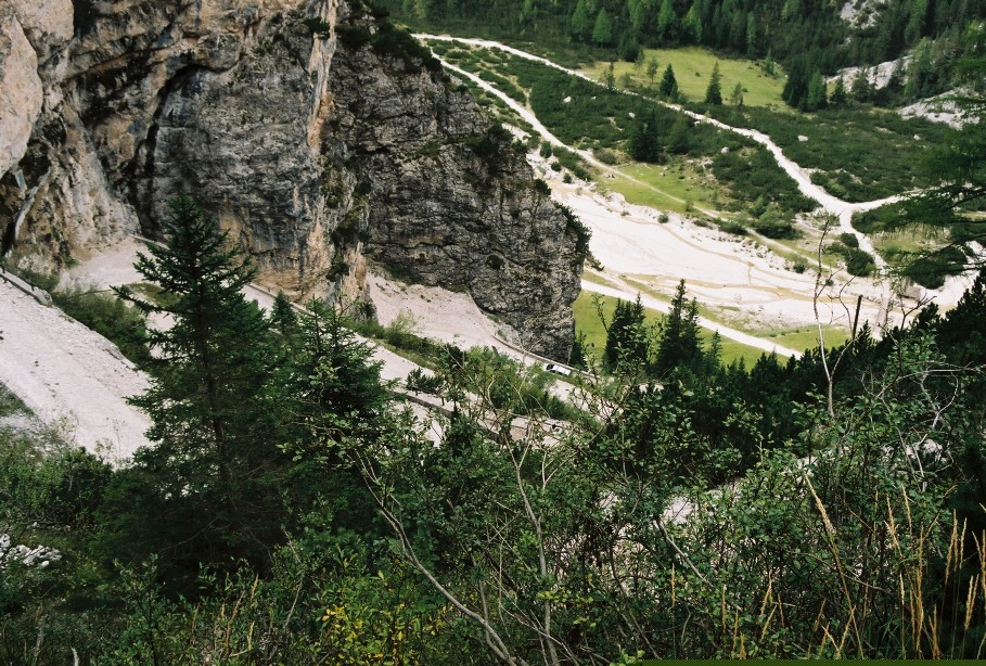 Där nere ligger Rifugio Pederü