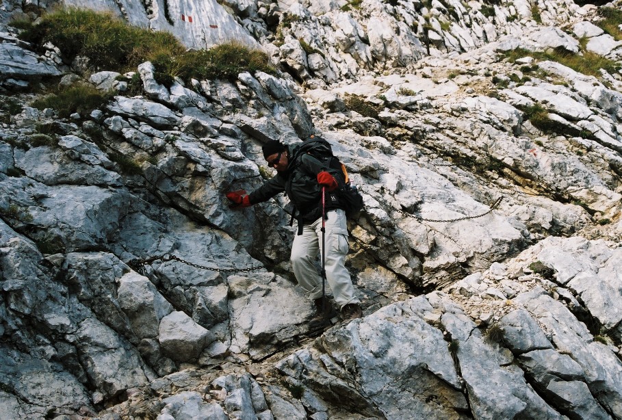 Stig 1 på väg ner mot Lago di Braies, stålvajer